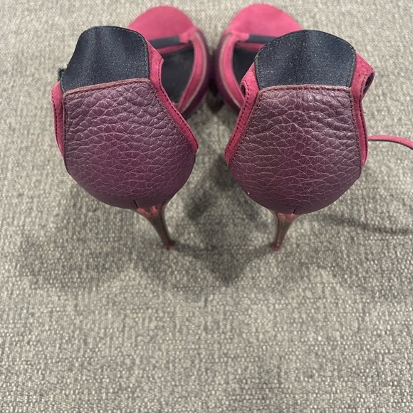 Burberry Elegant Burgundy Heels - Picture 3 of 5